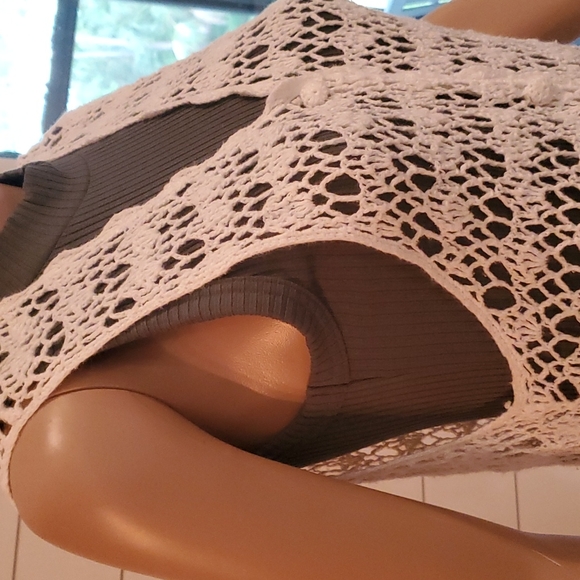 Blue Beth body crochet creams/white topper/vest duster knee/midi length boutique - Picture 10 of 14